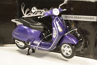 Vespa Granturismo, blue