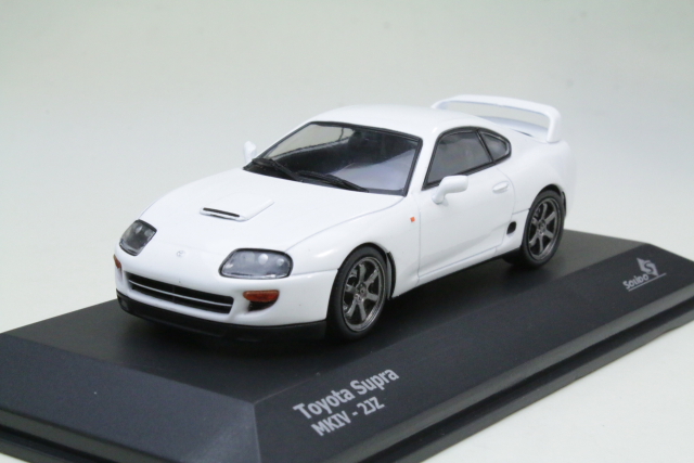 Toyota Supra Mk.4 Coupe 2001, valkoinen