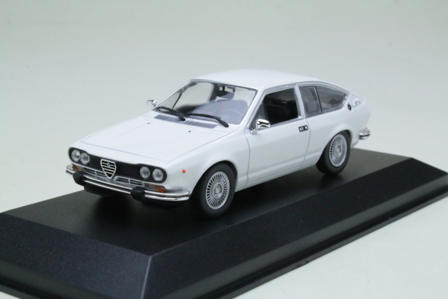 Alfa Romeo Alfetta GTV 1976, white