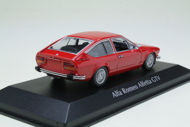 Alfa Romeo Alfetta GTV 1976, red