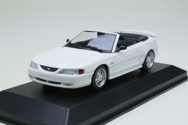 Ford Mustang Cabriolet 1994, white