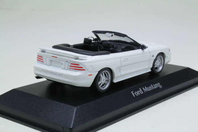 Ford Mustang Cabriolet 1994, valkoinen