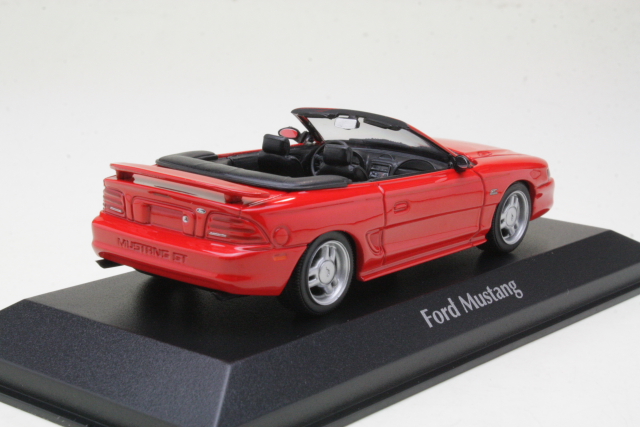 Ford Mustang Cabriolet 1994, punainen