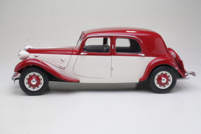 Citroen Traction 11CV 1937, red/beige