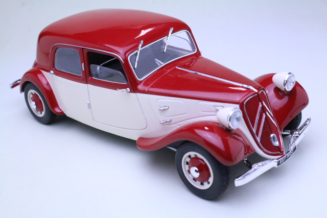 Citroen Traction 11CV 1937, red/beige
