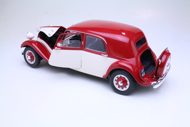 Citroen Traction 11CV 1937, red/beige