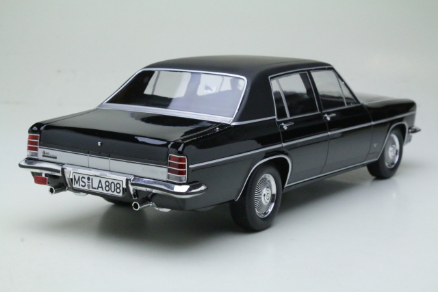 Opel Diplomat V8 1969, musta