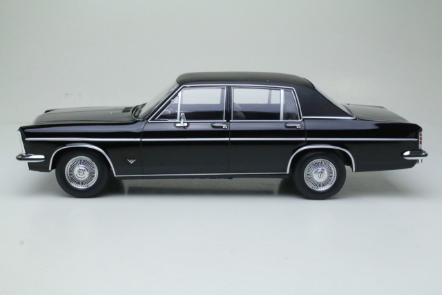 Opel Diplomat V8 1969, musta