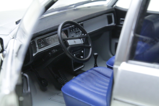 Renault 30TX 1979, silver