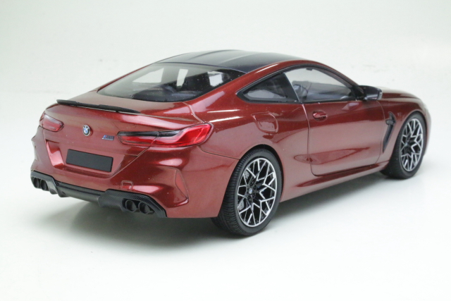 BMW M8 Coupe (F92), punainen