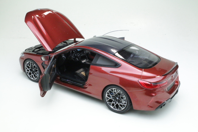 BMW M8 Coupe (F92), punainen