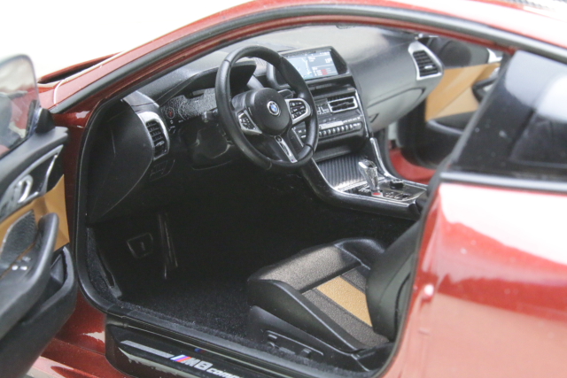 BMW M8 Coupe (F92), punainen