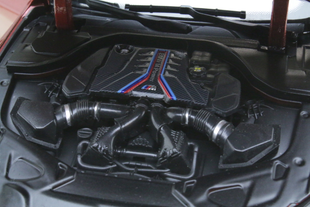 BMW M8 Coupe (F92), punainen