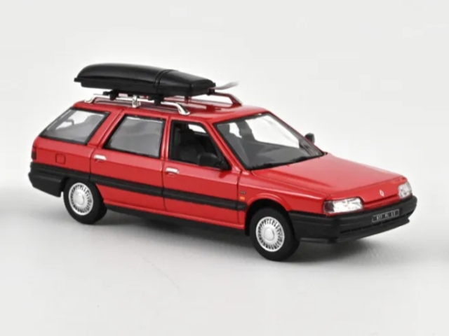 Renault 21 Nevada 1989, punainen "Suksiboksi"