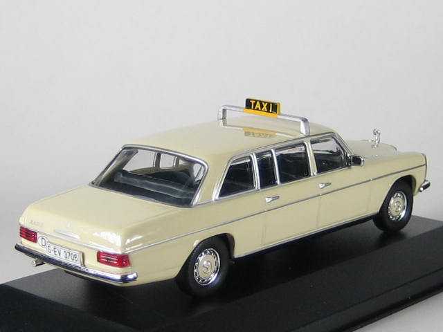 Mercedes 240D Taxi Frankfurt 1972, valkoinen