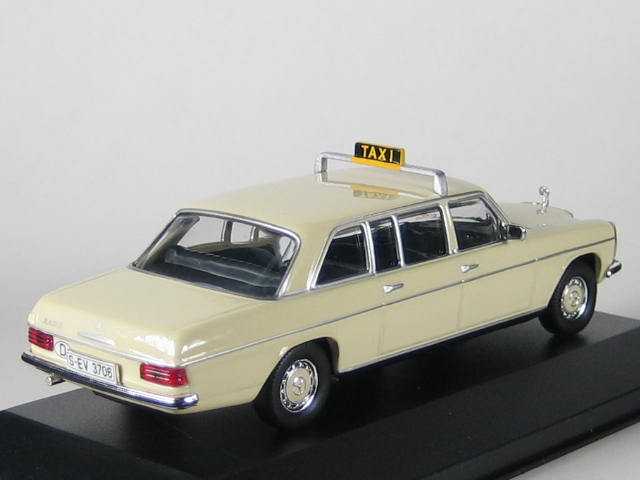 Mercedes 240D Taxi Frankfurt 1972, valkoinen - Sulje napsauttamalla kuva