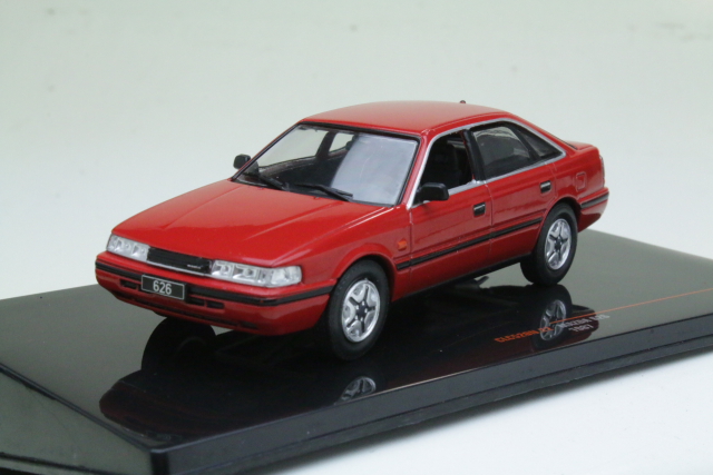 Mazda 626 1987, punainen