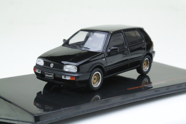 VW Golf 3 1993, musta "Custom"