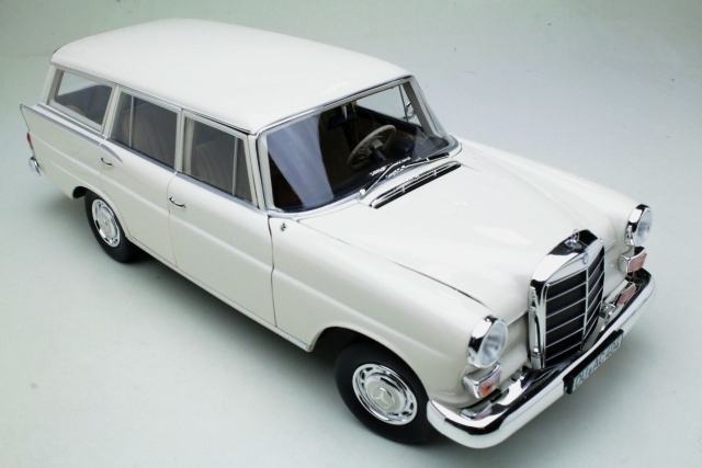 Mercedes 200 Universal 1966, valkoinen