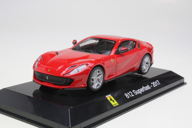 Ferrari 812 Superfast 2017, punainen