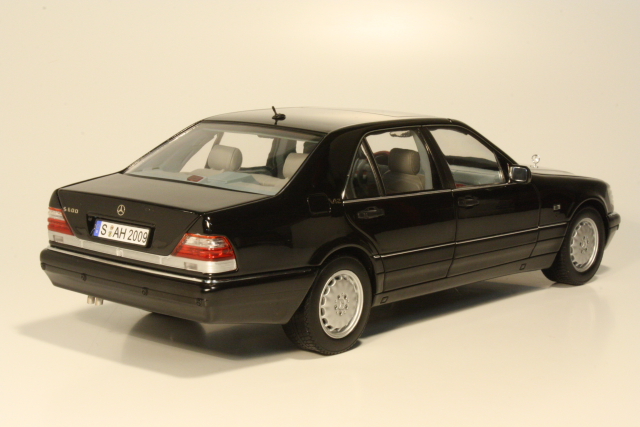 Mercedes S600 (w140) 1997, musta