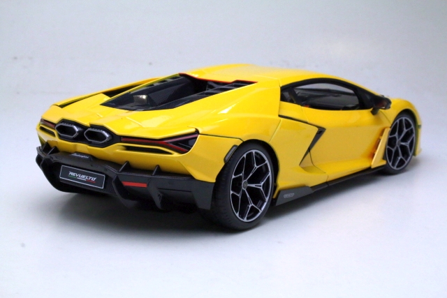 Lamborghini Revuelto 2023, keltainen