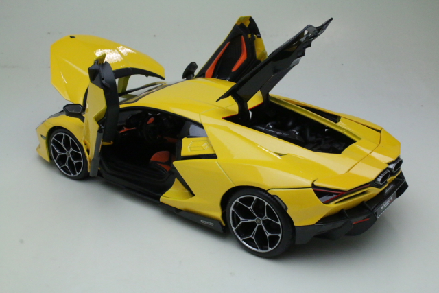 Lamborghini Revuelto 2023, keltainen