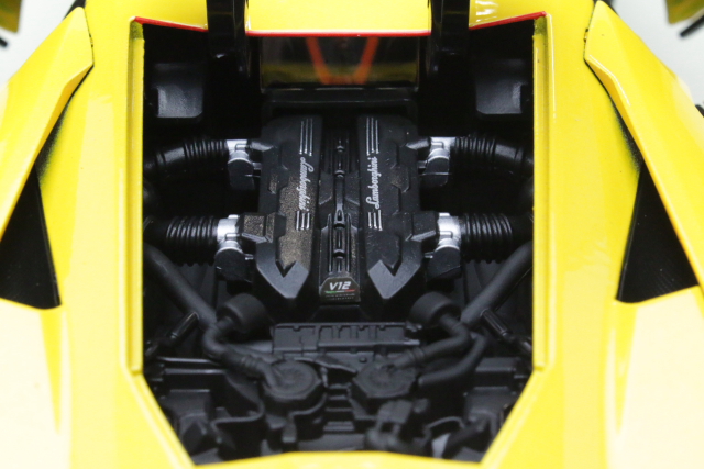 Lamborghini Revuelto 2023, keltainen