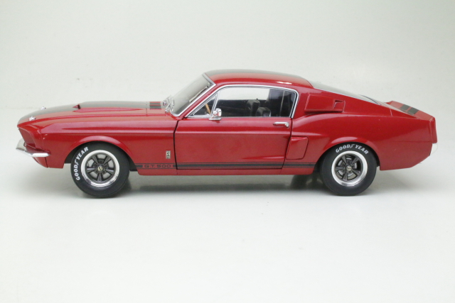 Ford Mustang Shelby GT500 Coupe 1967, punainen/musta - Sulje napsauttamalla kuva