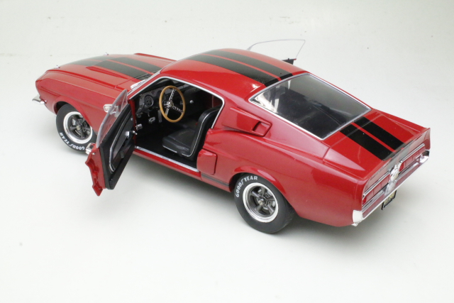 Ford Mustang Shelby GT500 Coupe 1967, punainen/musta - Sulje napsauttamalla kuva