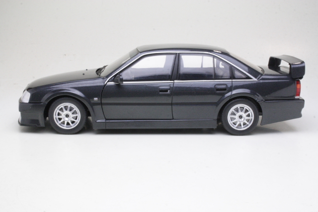 Opel Omega Evo 500 1990, musta
