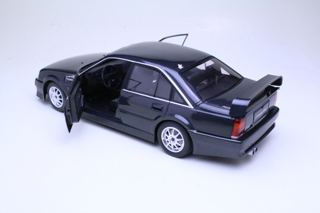 Opel Omega Evo 500 1990, musta