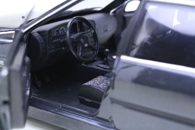 Opel Omega Evo 500 1990, musta