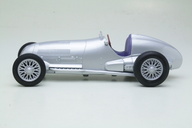 Mercedes W125 1937, silver