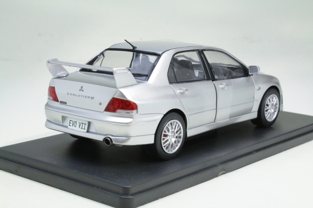 Mitsubishi Lancer Evo VII 2001, silver