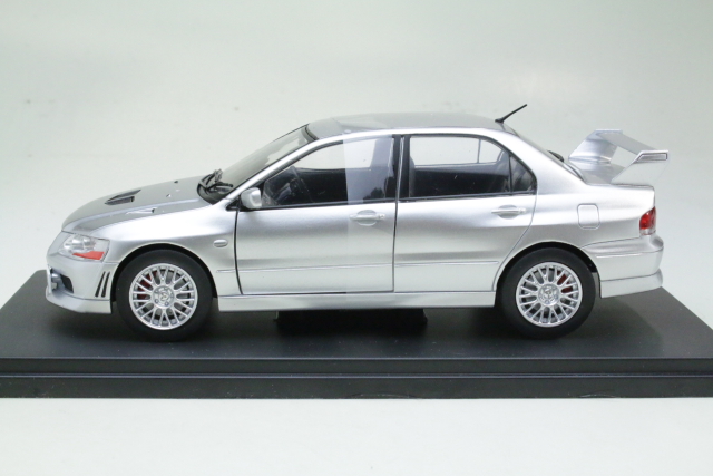 Mitsubishi Lancer Evo VII 2001, silver