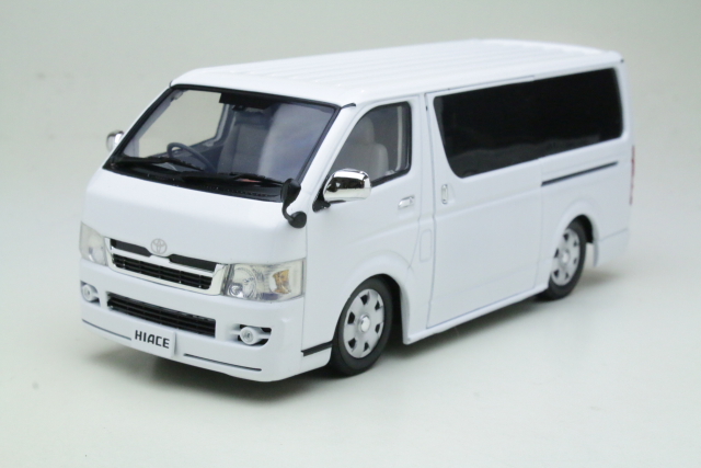 Toyota H200 HiAce super GL 2004, white