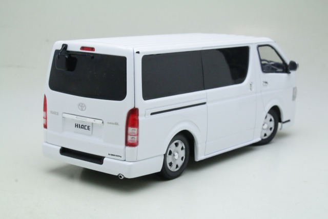 Toyota H200 HiAce super GL 2004, valkoinen
