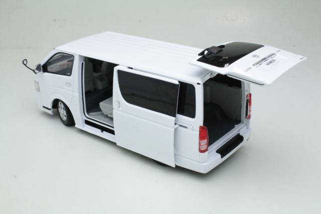 Toyota H200 HiAce super GL 2004, valkoinen