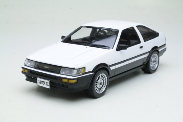 Toyota Corolla Levin (AE86) 1985, valkoinen