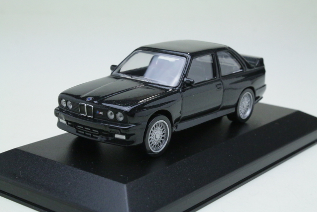 BMW M3 (e30) 1986, tummanharmaa