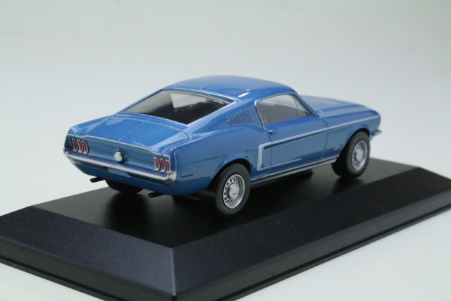 Ford Mustang GT Fastback 1968, sininen