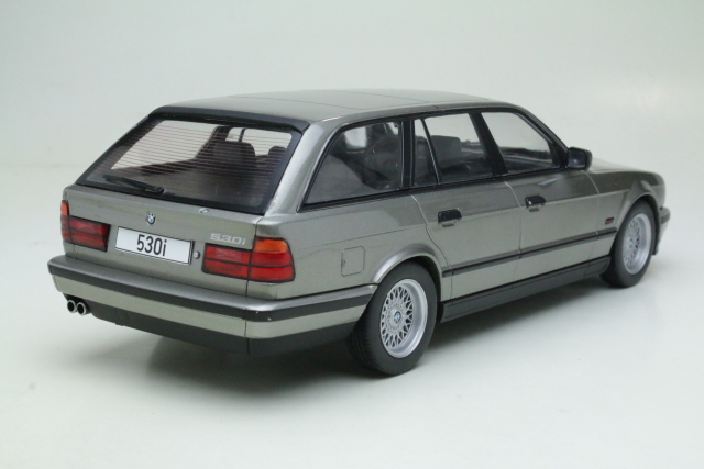 BMW 525i (e34) Touring 1991, grey