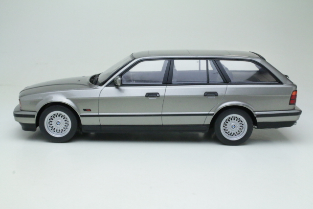 BMW 525i (e34) Touring 1991, grey