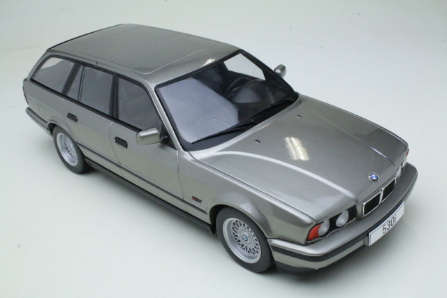 BMW 525i (e34) Touring 1991, grey