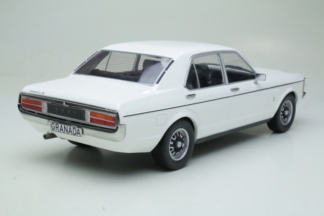 Ford Granada Mk1 1975, valkoinen
