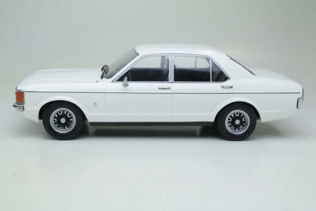 Ford Granada Mk1 1975, valkoinen