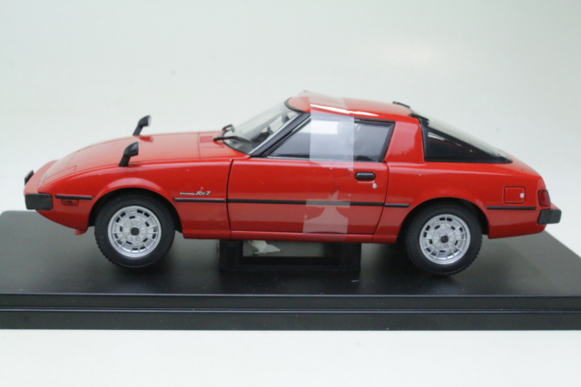 Mazda RX-7 1980, punainen