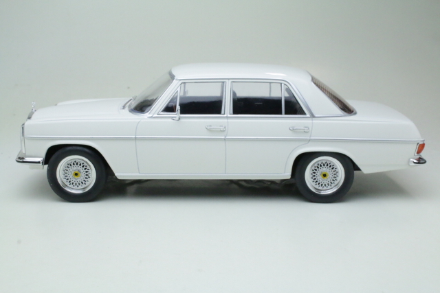 Mercedes 200D (w115) 1968, valkoinen