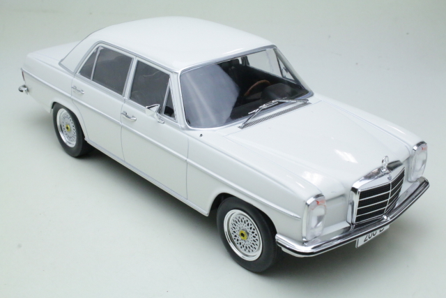 Mercedes 200D (w115) 1968, valkoinen